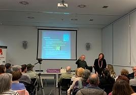 Laura López, coordinadora del centro de salud de Castrillón durante la charla en el Valey.