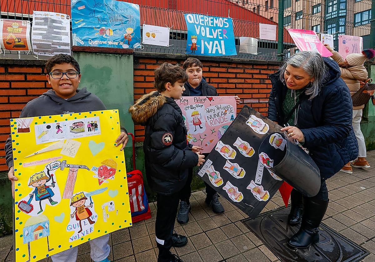 Los alumnos del Rey Pelayo se manifiestan para «poder volver al colegio»