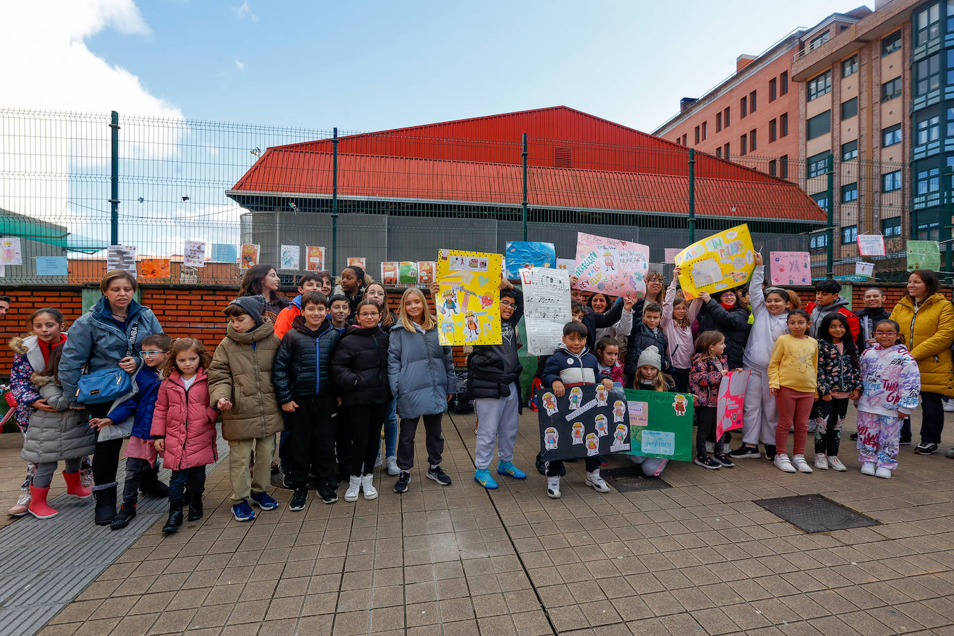 Los alumnos del Rey Pelayo se manifiestan para «poder volver al colegio»