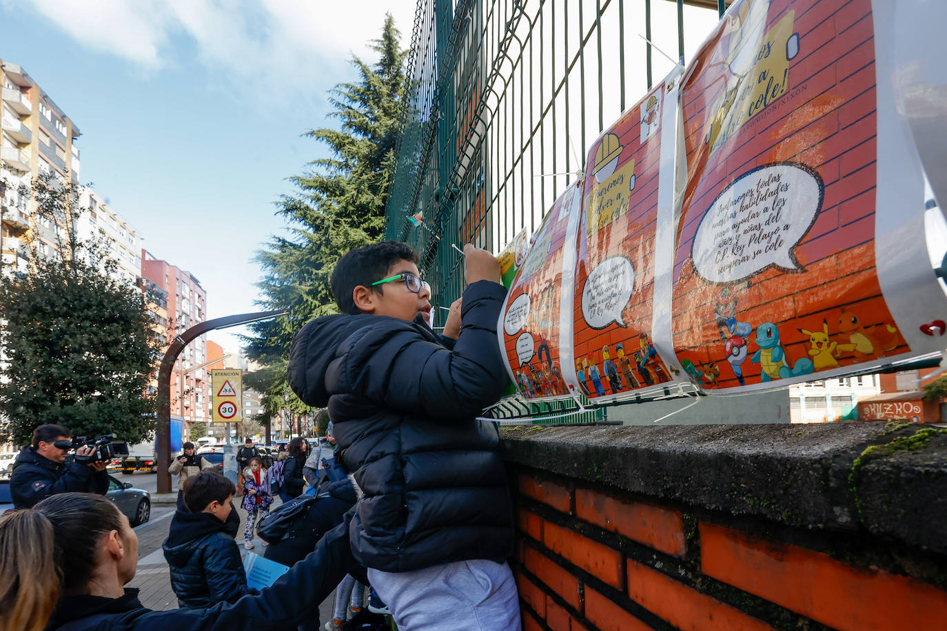 Los alumnos del Rey Pelayo se manifiestan para «poder volver al colegio»