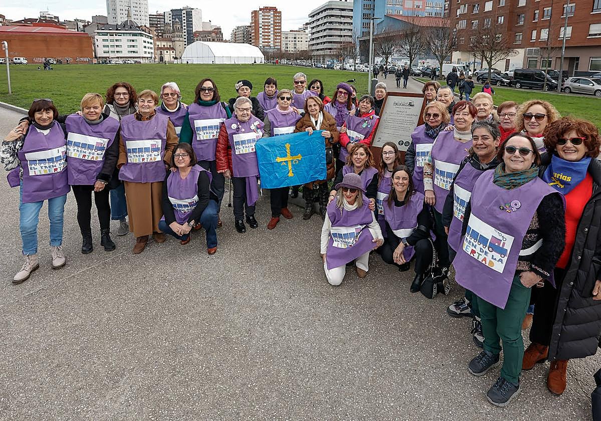 Nutrida representación del movimiento feminista que formó parte del Tren de la Libertad, convocadas este sábado por EL COMERCIO.