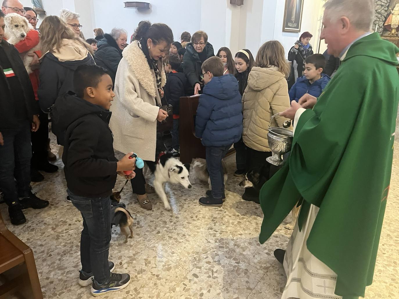 Lugones bendice a sus mascotas