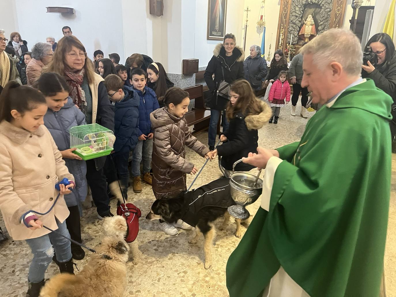 Lugones bendice a sus mascotas