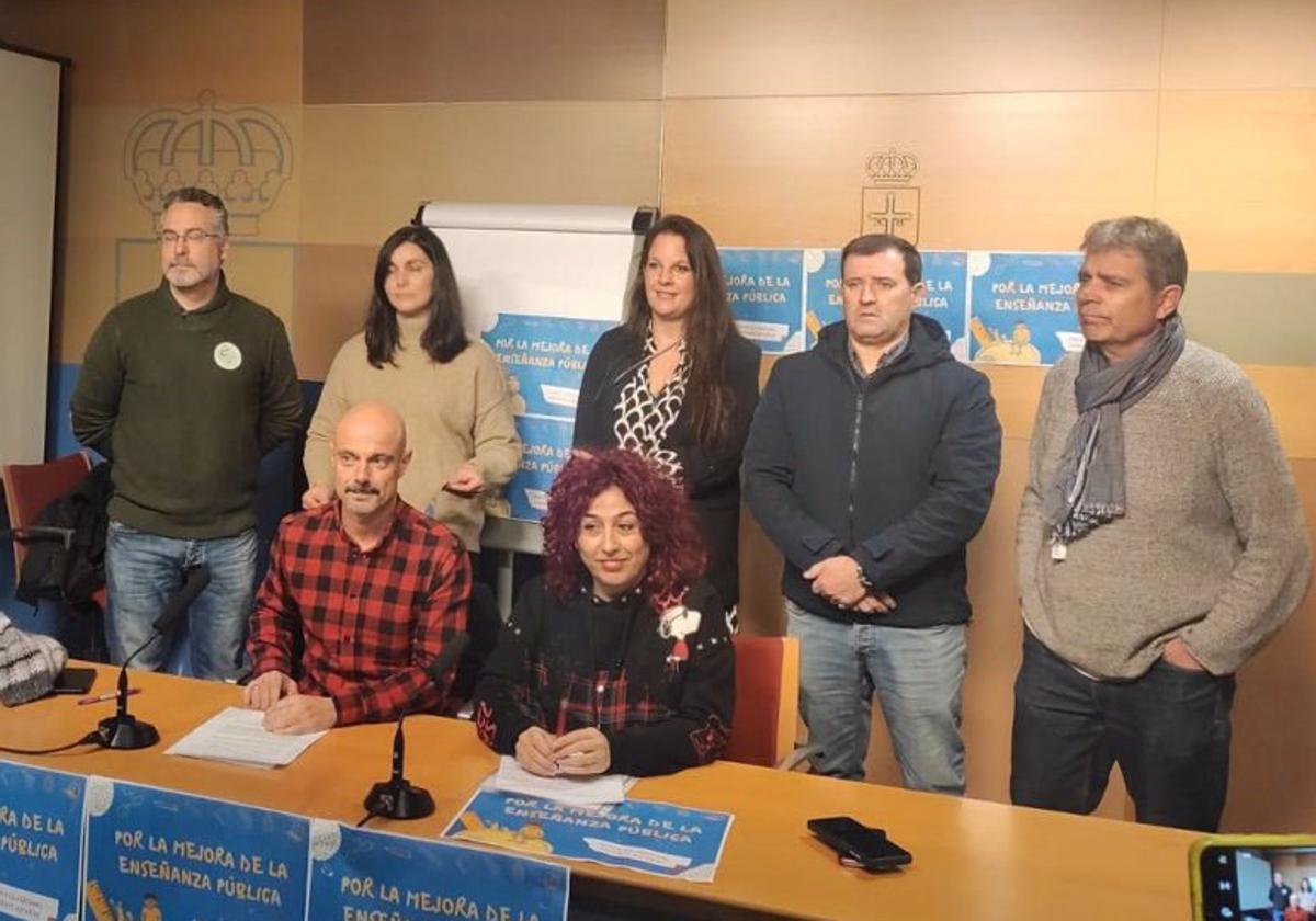 Concentraciones durante los recreos de los profesores asturianos para pedir mejoras en la enseñanza pública