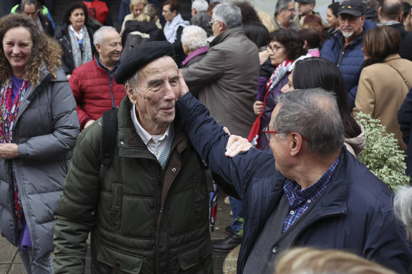 Multitudinario y emotivo adiós a Anita Sirgo, referente de la lucha obrera
