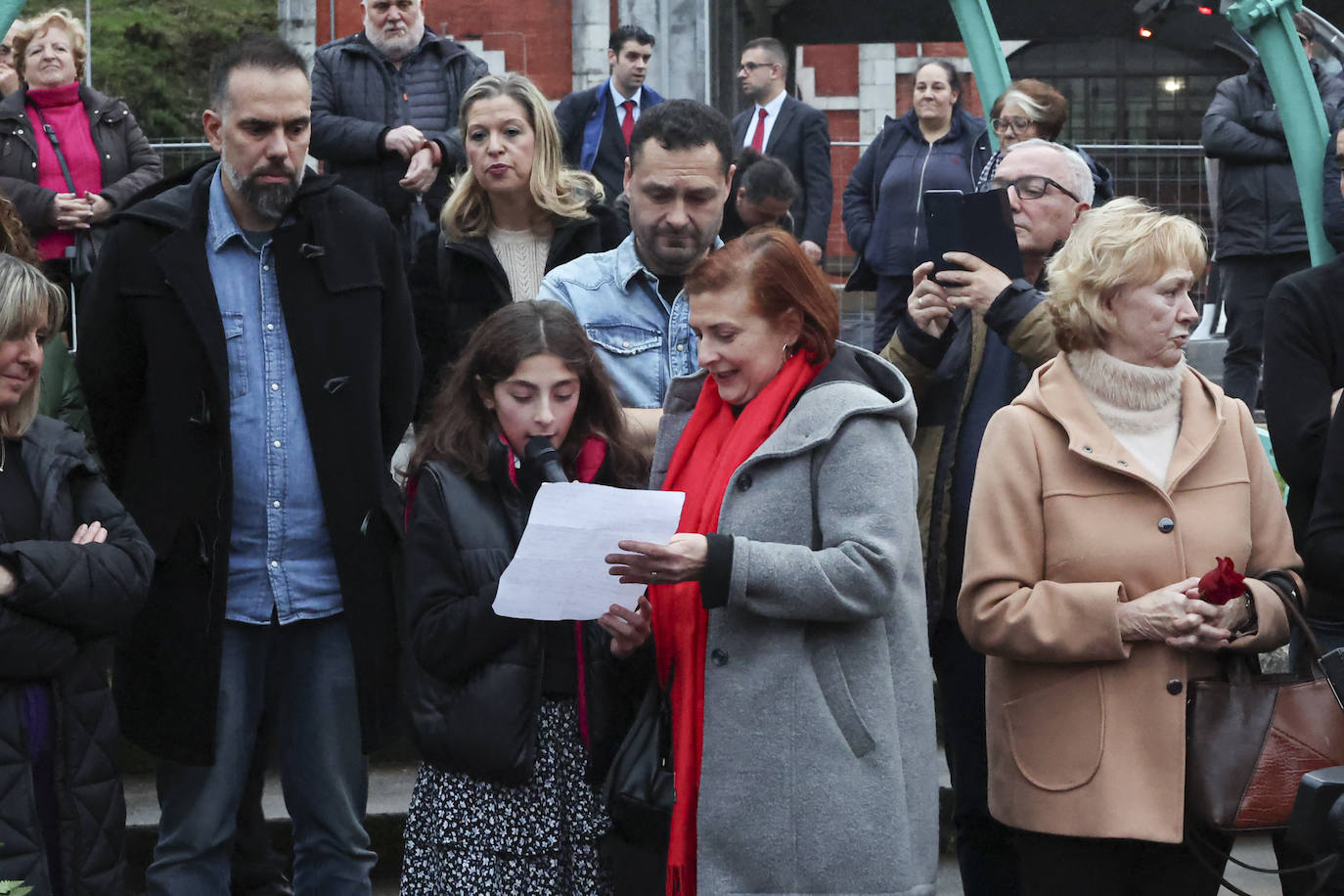 Multitudinario y emotivo adiós a Anita Sirgo, referente de la lucha obrera