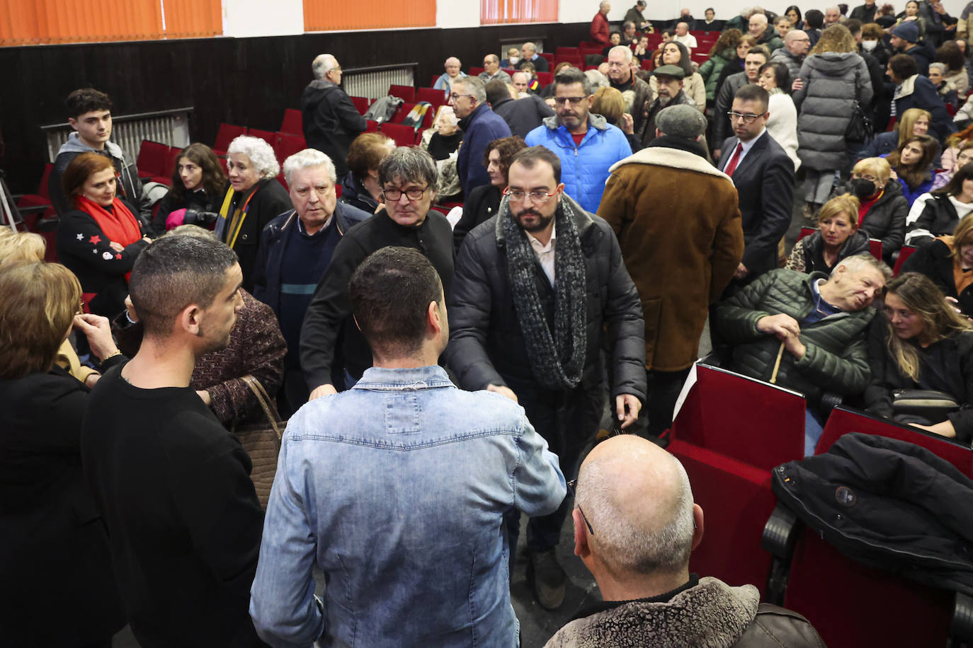 Multitudinario y emotivo adiós a Anita Sirgo, referente de la lucha obrera