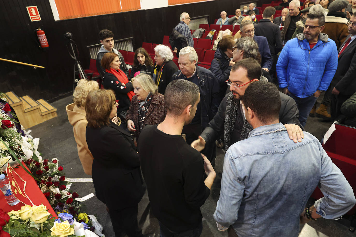 Multitudinario y emotivo adiós a Anita Sirgo, referente de la lucha obrera