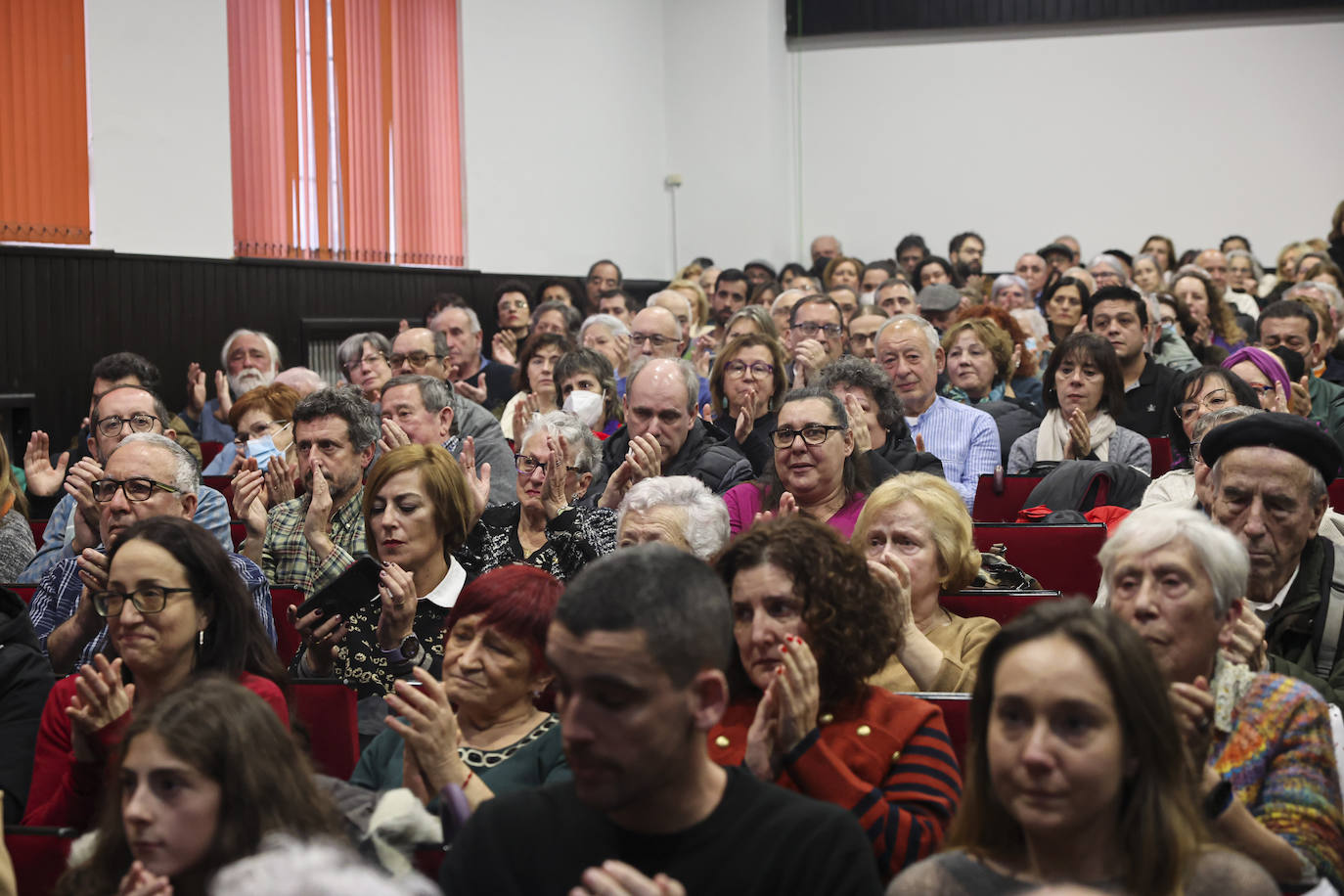 Multitudinario y emotivo adiós a Anita Sirgo, referente de la lucha obrera