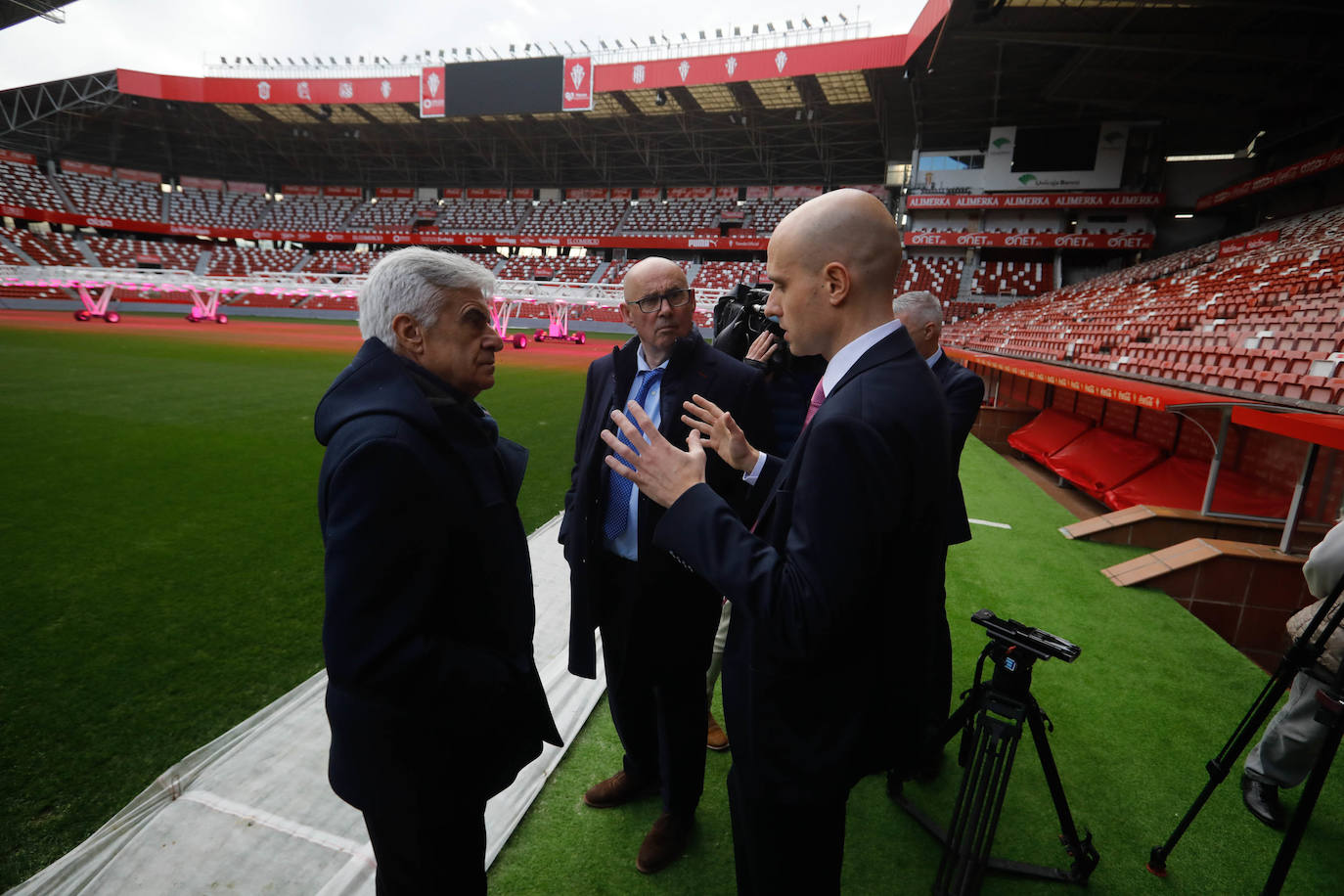 Pedro Rocha visita las instalaciones de El Molinón