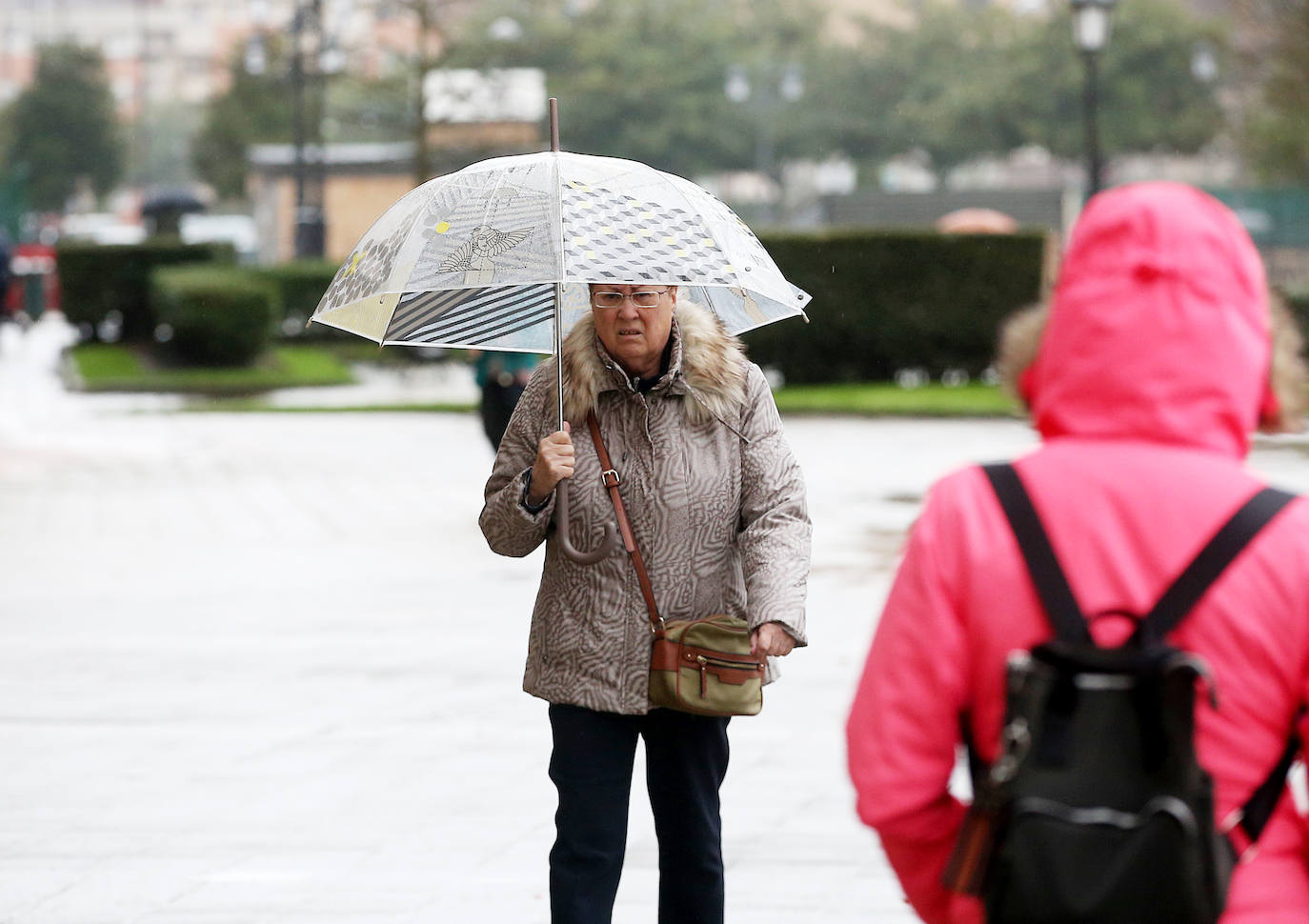 La borrasca &#039;Irene&#039; llena de paraguas Asturias