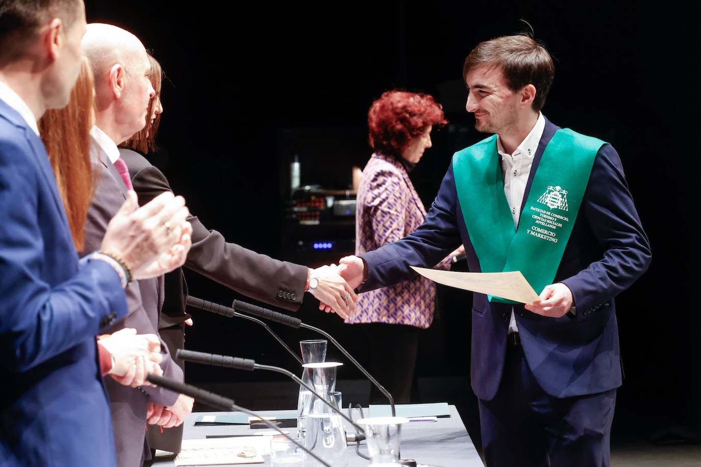 Todas las fotos de la graduación en la Facultad Jovellanos