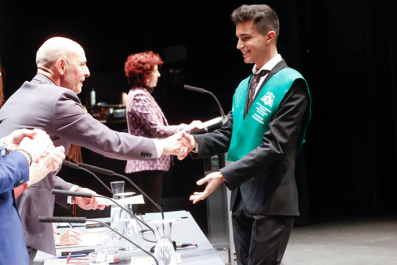 Todas las fotos de la graduación en la Facultad Jovellanos