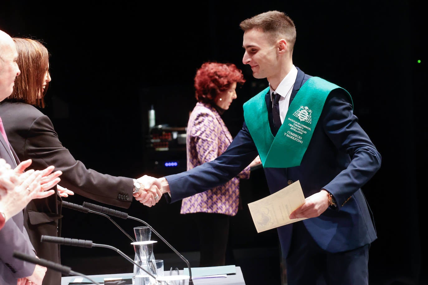 Todas las fotos de la graduación en la Facultad Jovellanos