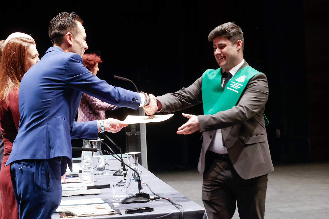 Todas las fotos de la graduación en la Facultad Jovellanos