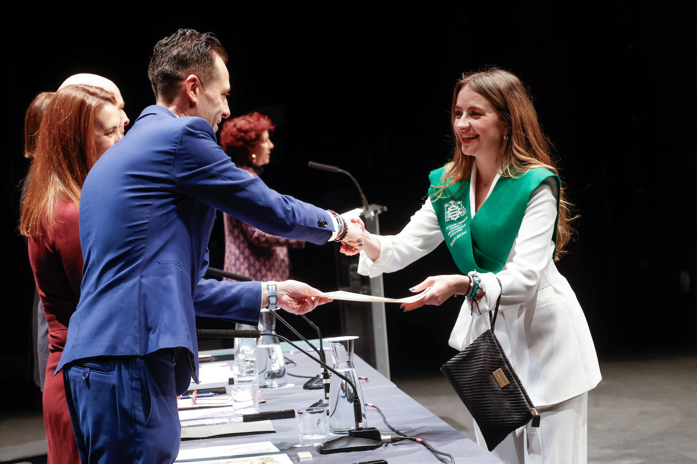 Todas las fotos de la graduación en la Facultad Jovellanos