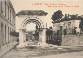 Portada de la iglesia románica localizada en 1877.