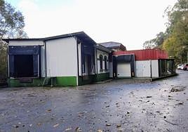 Imagen de archivo de una de las fachadas del matadero comarcal de Pravia.