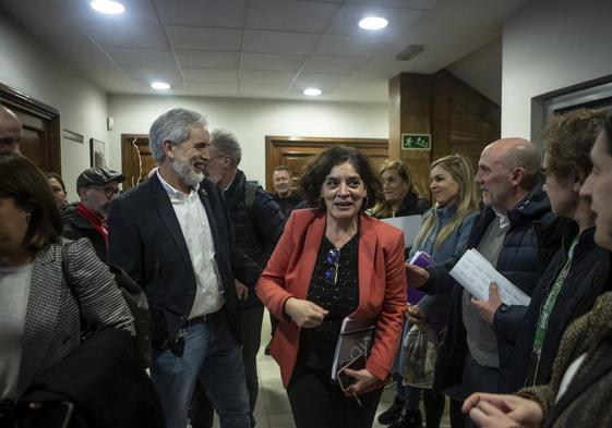Concepción Saavedra acudió, aunque no estaba previsto, a la reunión con todos los sindicatos sanitarios en el Sespa.