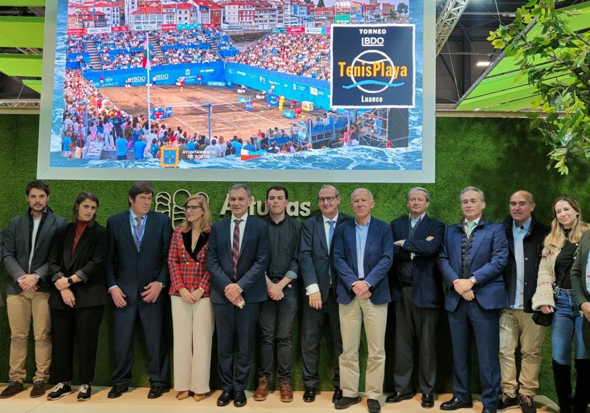 Organizadores, representantes del Ayuntamiento de Gozón, del Principado y del CSD, y patrocinadores, en la presentación en IFEMA.