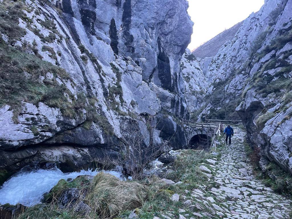 Tres rutas unidas que hacen un recorrido mágico: a las Foces del Pino, Los Pandos y Peña Melera