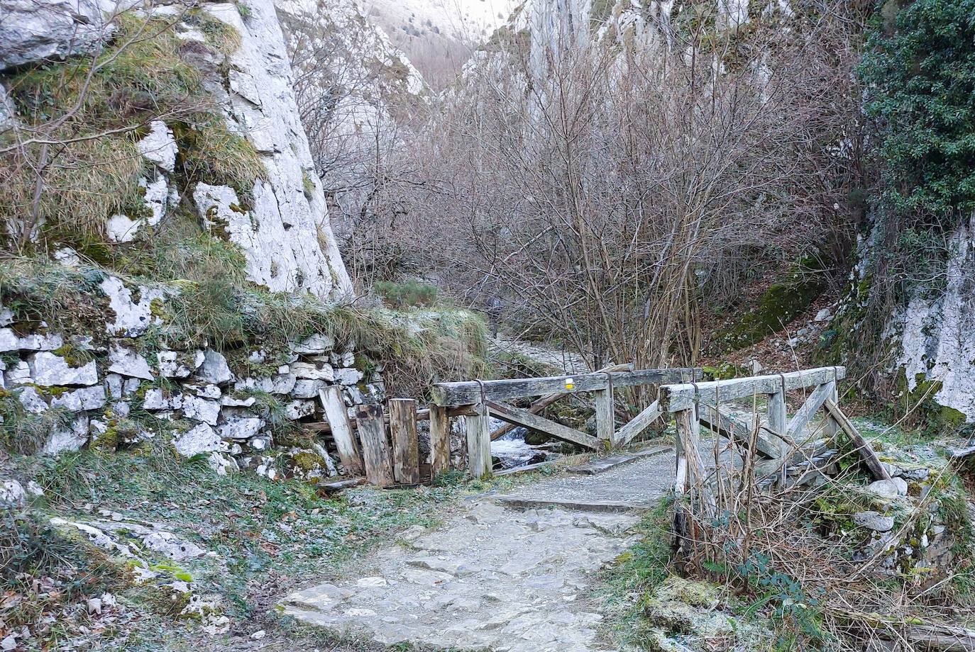 Tres rutas unidas que hacen un recorrido mágico: a las Foces del Pino, Los Pandos y Peña Melera