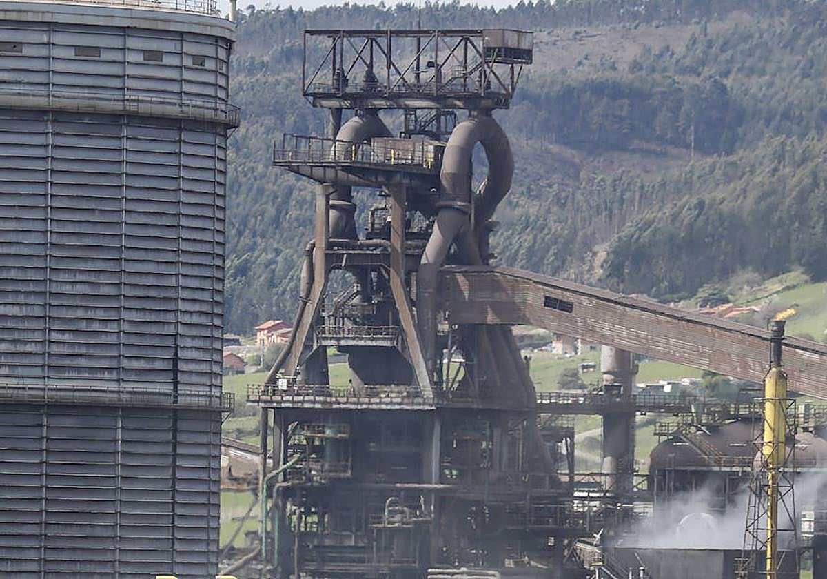 Uno de los dos hornos altos de Arcelor en Gijón.