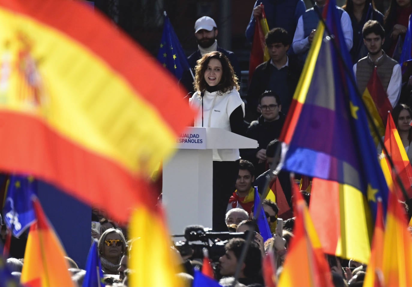 Decenas de asturianos protestan en Madrid contra la ley de amnistía