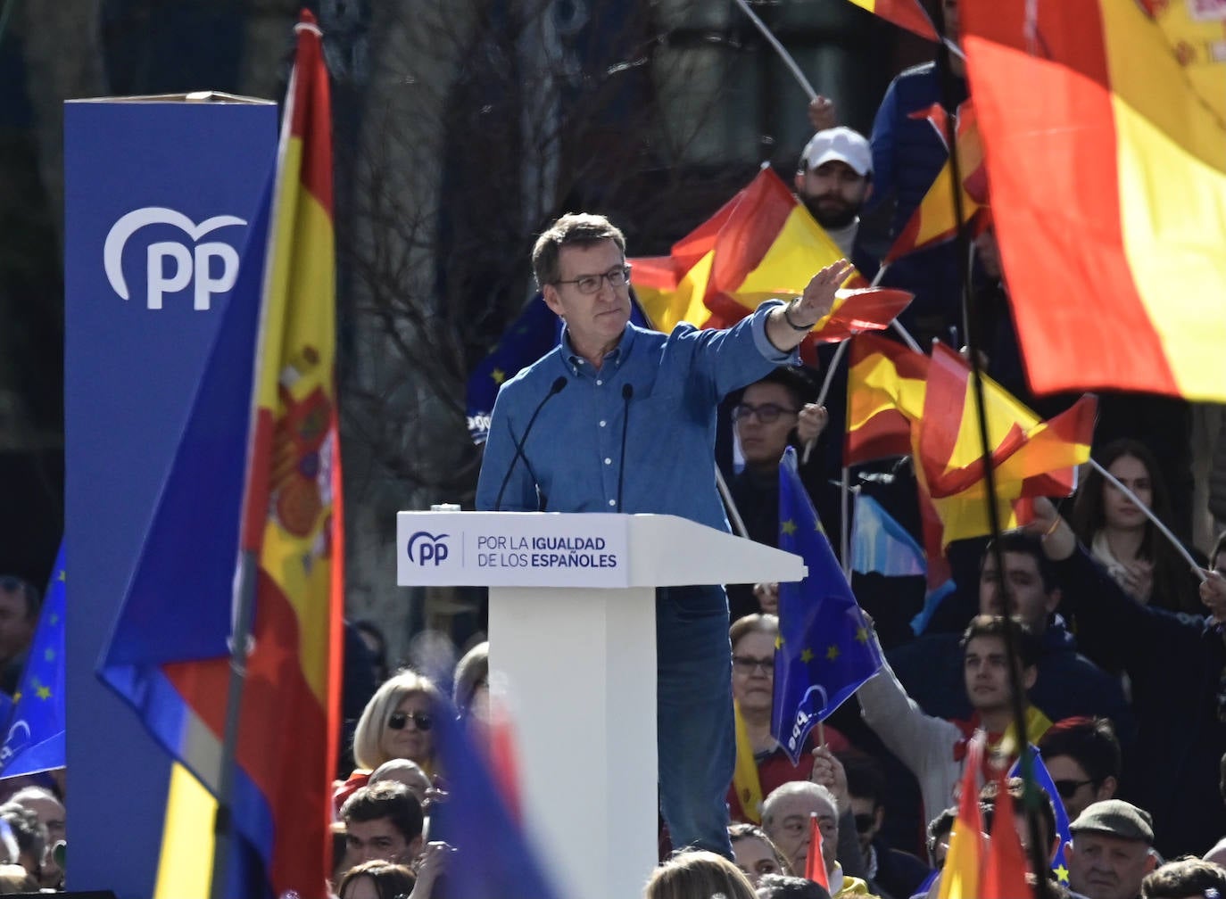 Decenas de asturianos protestan en Madrid contra la ley de amnistía