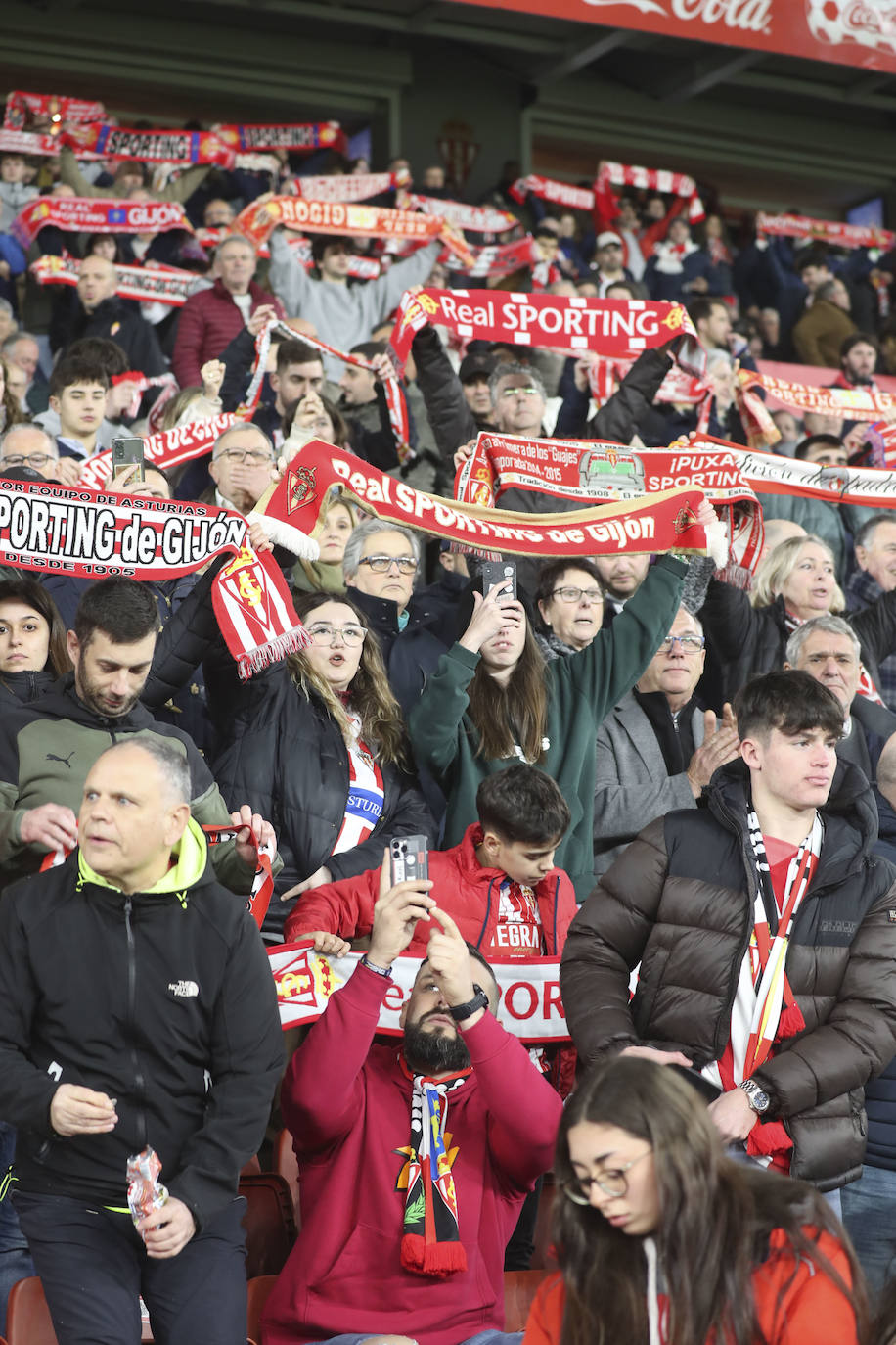 ¿Estuviste en el Sporting - Racing de Ferrol? ¡Búscate en las fotos!