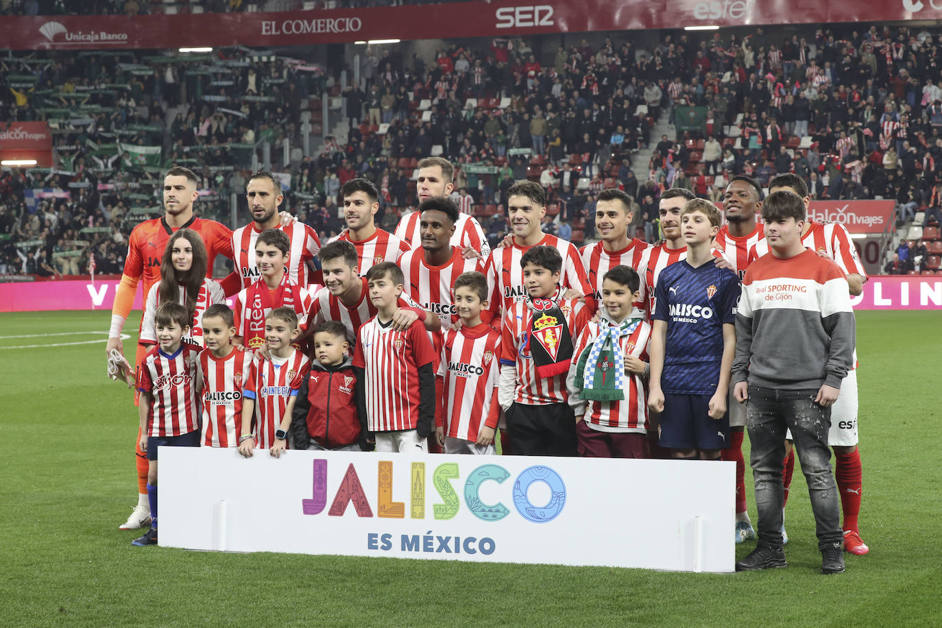 ¿Estuviste en el Sporting - Racing de Ferrol? ¡Búscate en las fotos!