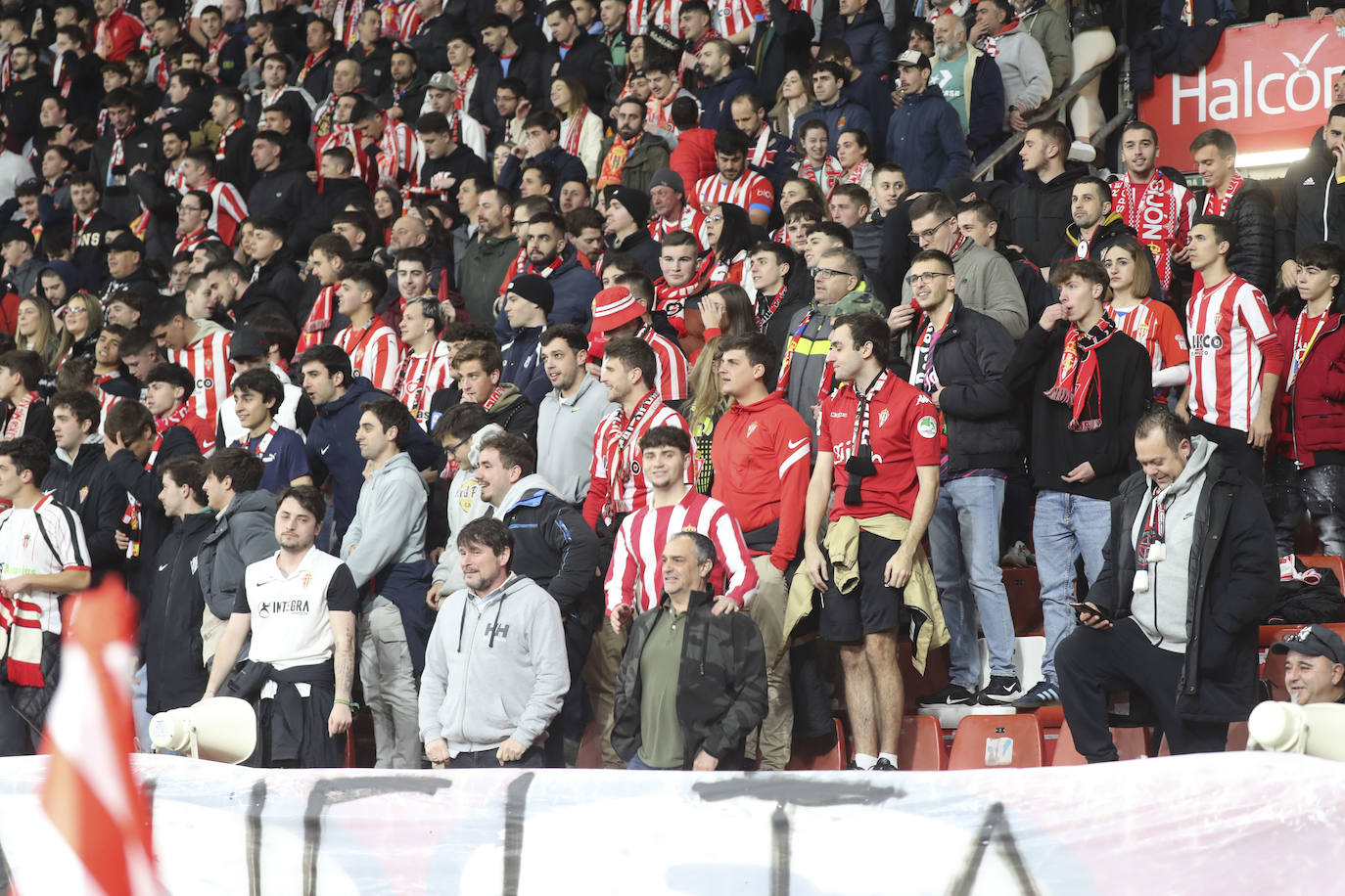 ¿Estuviste en el Sporting - Racing de Ferrol? ¡Búscate en las fotos!