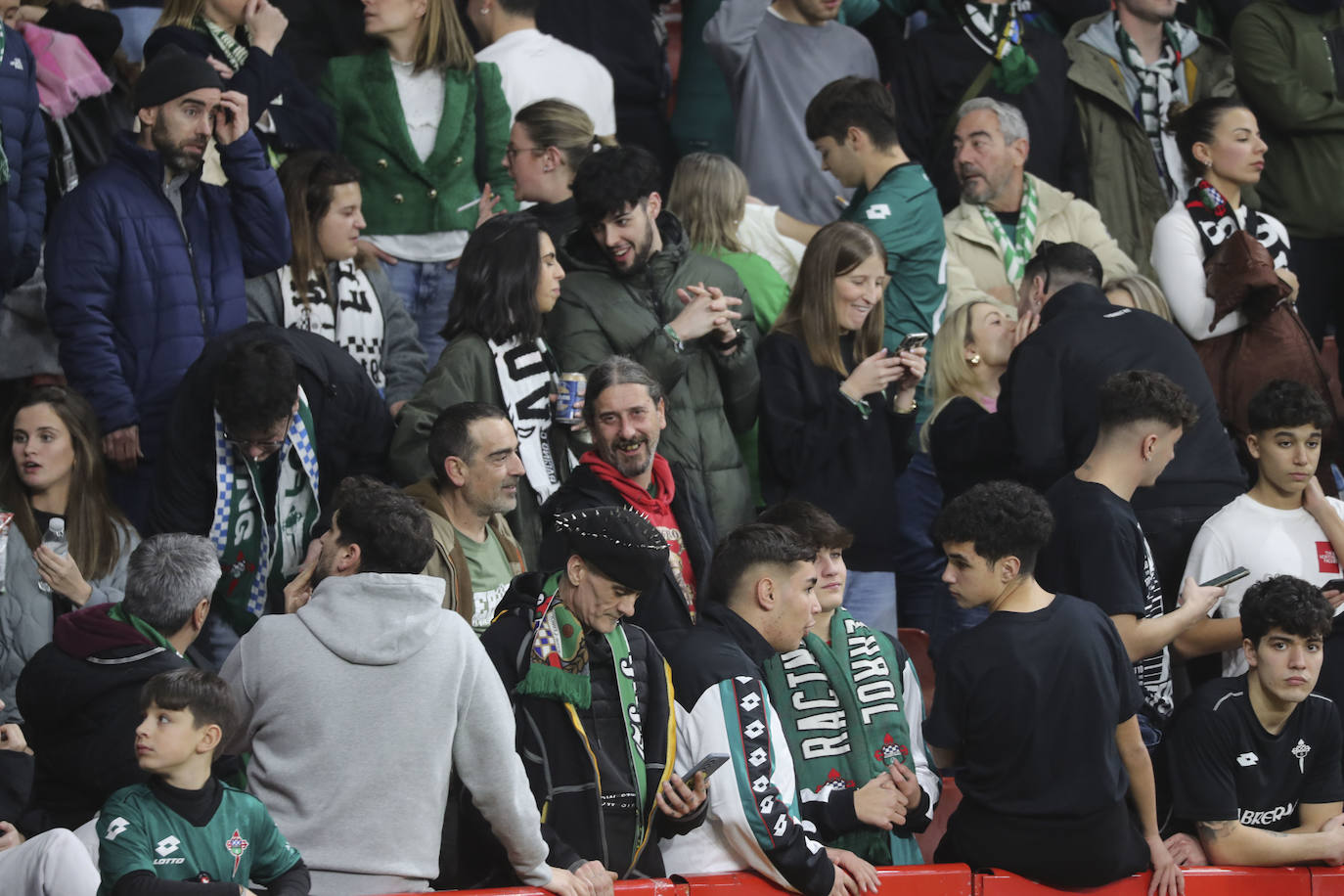 ¿Estuviste en el Sporting - Racing de Ferrol? ¡Búscate en las fotos!