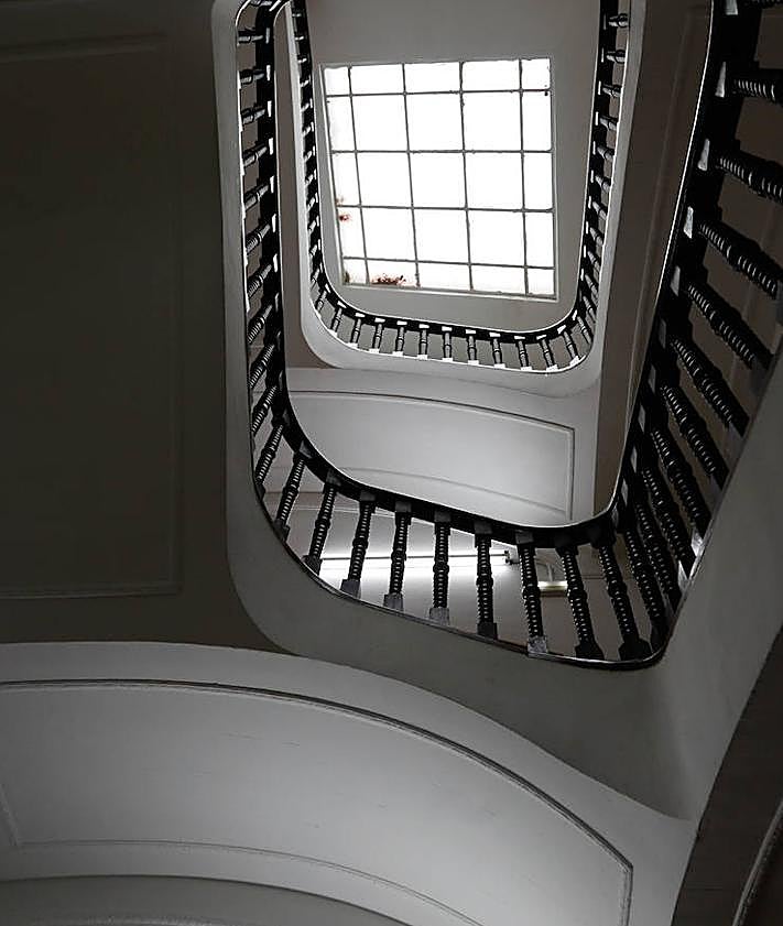 Imagen secundaria 2 - Más de 350 años vigilando Gijón y volcada con la docencia infantil