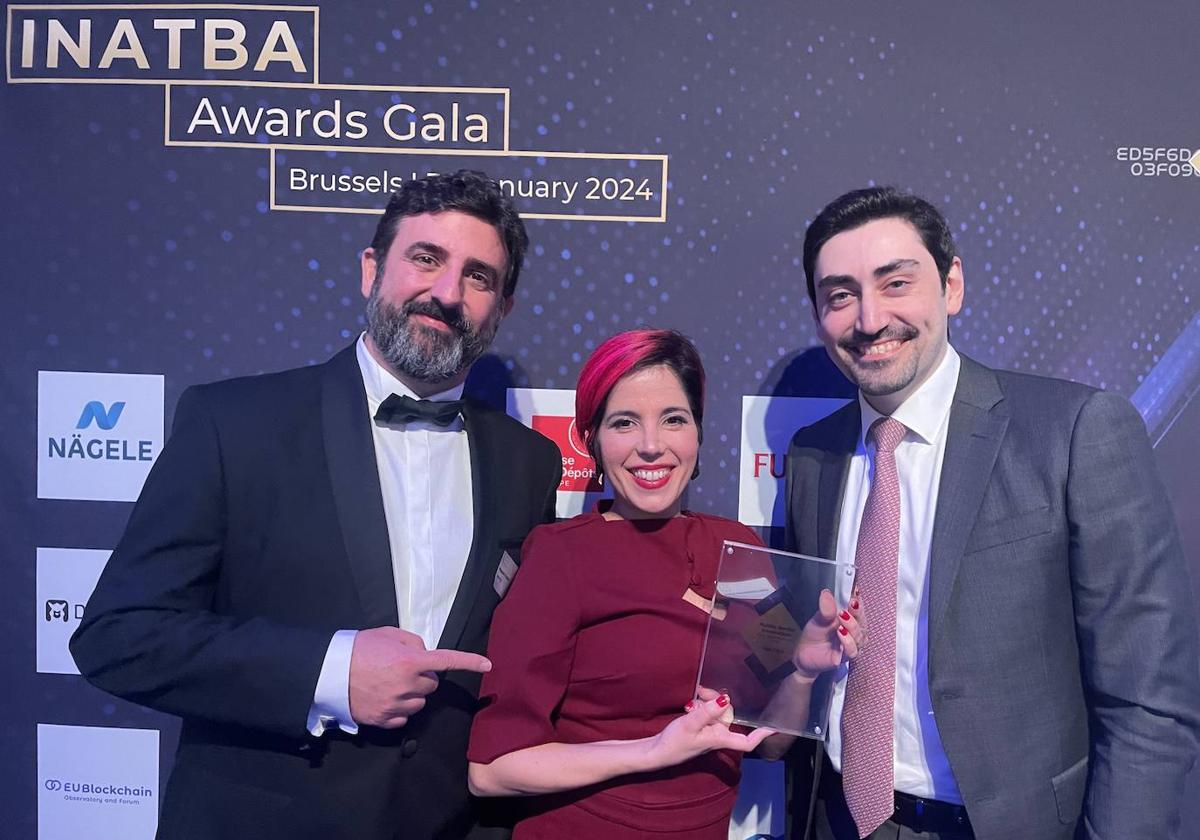 Miguel Ángel Calero y Nuria Rodríguez de Izertis tras la entrega de premios.