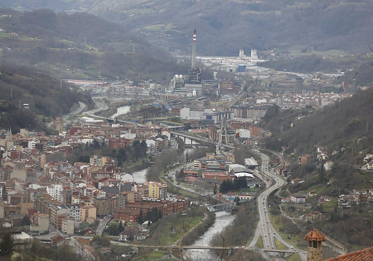 El corredor del Nalón a su paso por Sama, a la altura de Los Llerones.