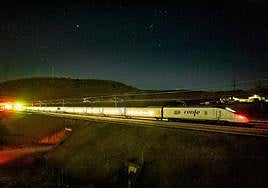 El modelo Avril, circulando en pruebas en la variante de Pajares.