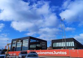 Fachada del edificio de las oficinas de Mareo, que pasa a ser de color negro.