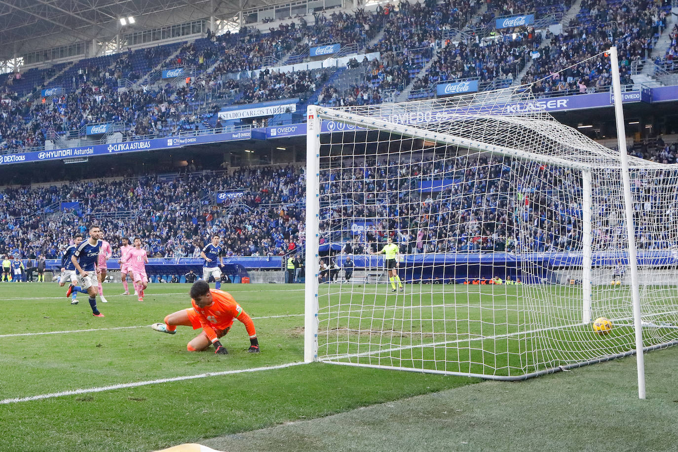 El Real Oviedo - Eldense, en imágenes: así fue el partido