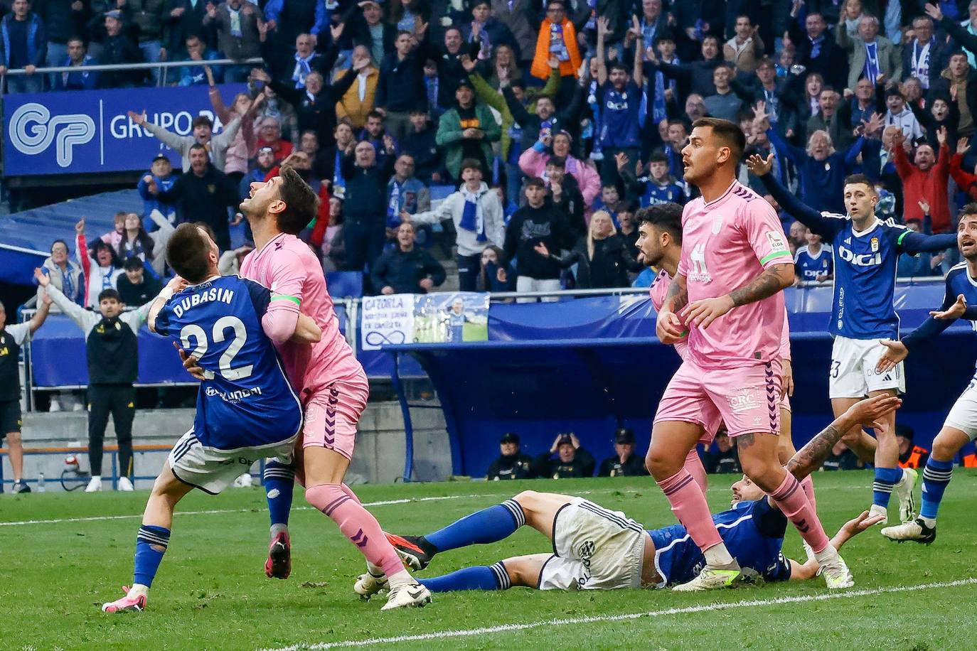 El Real Oviedo - Eldense, en imágenes: así fue el partido