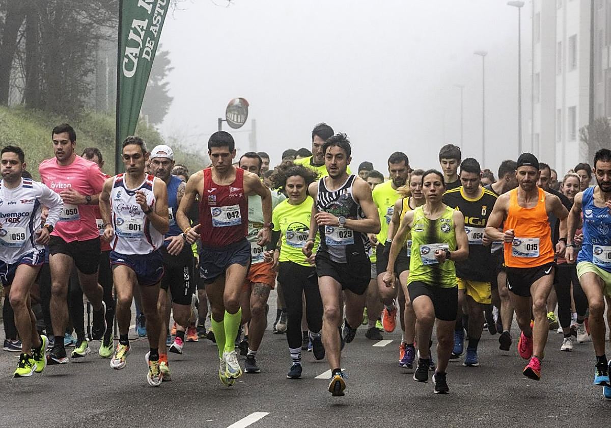 Momento de la salida de los 10 kilómetros de Llanera.