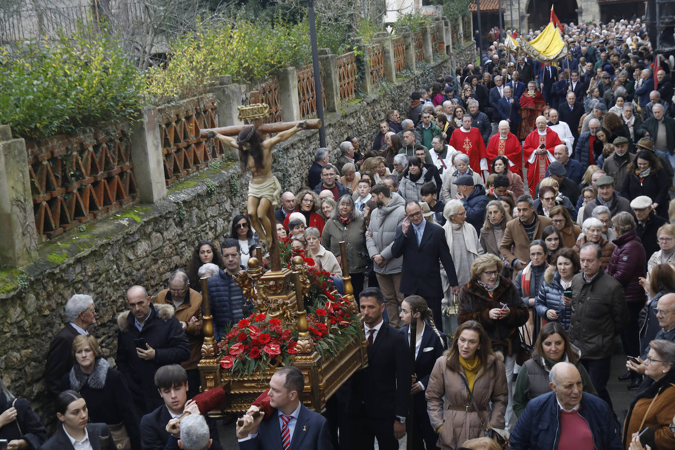 Luanco celebra la procesión del Cristo del Socorro