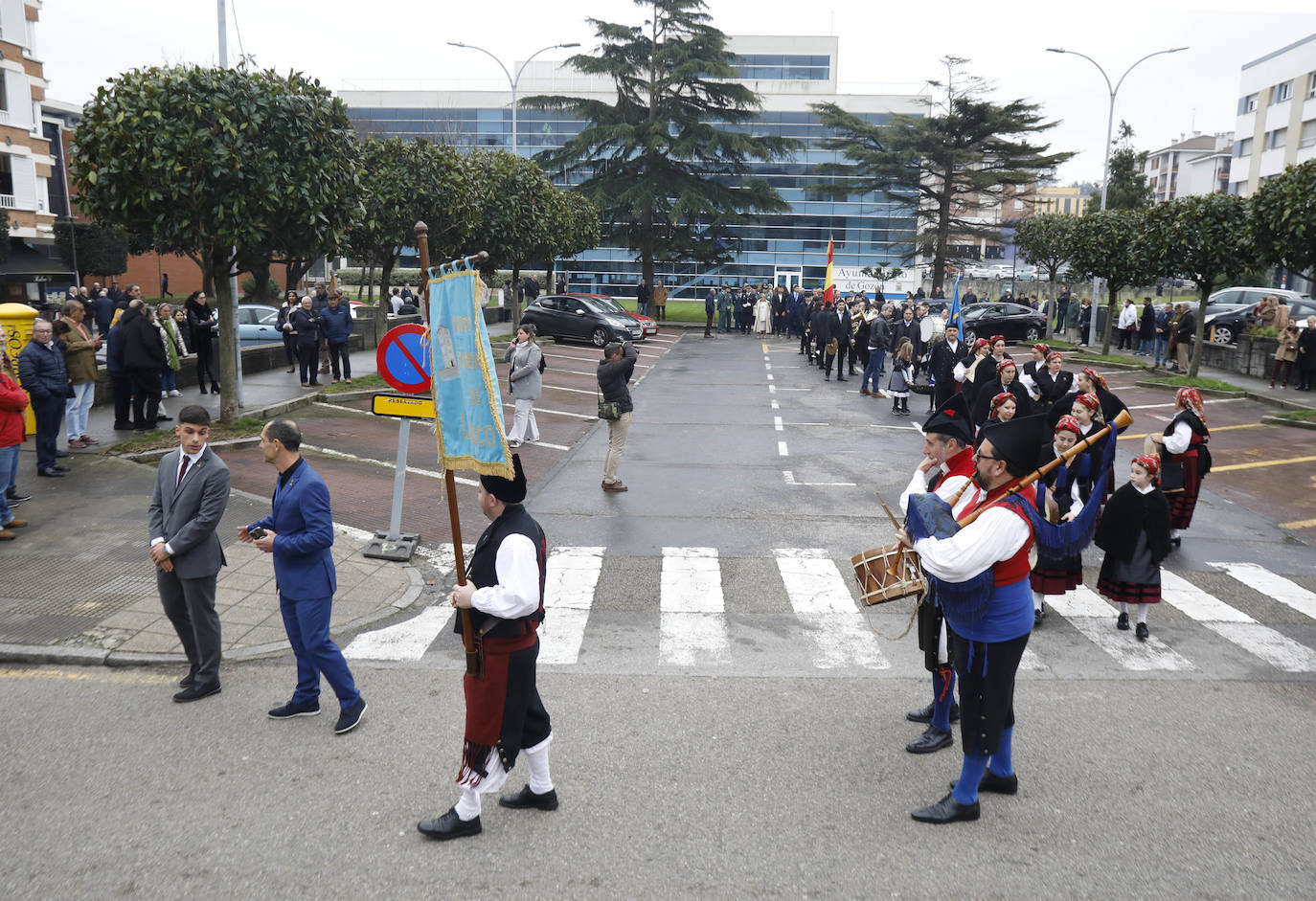 Luanco celebra la procesión del Cristo del Socorro