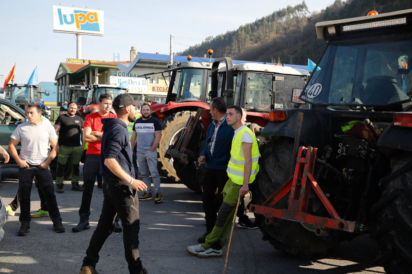 Movilización del campo asturiano: los tractores toman las carreteras