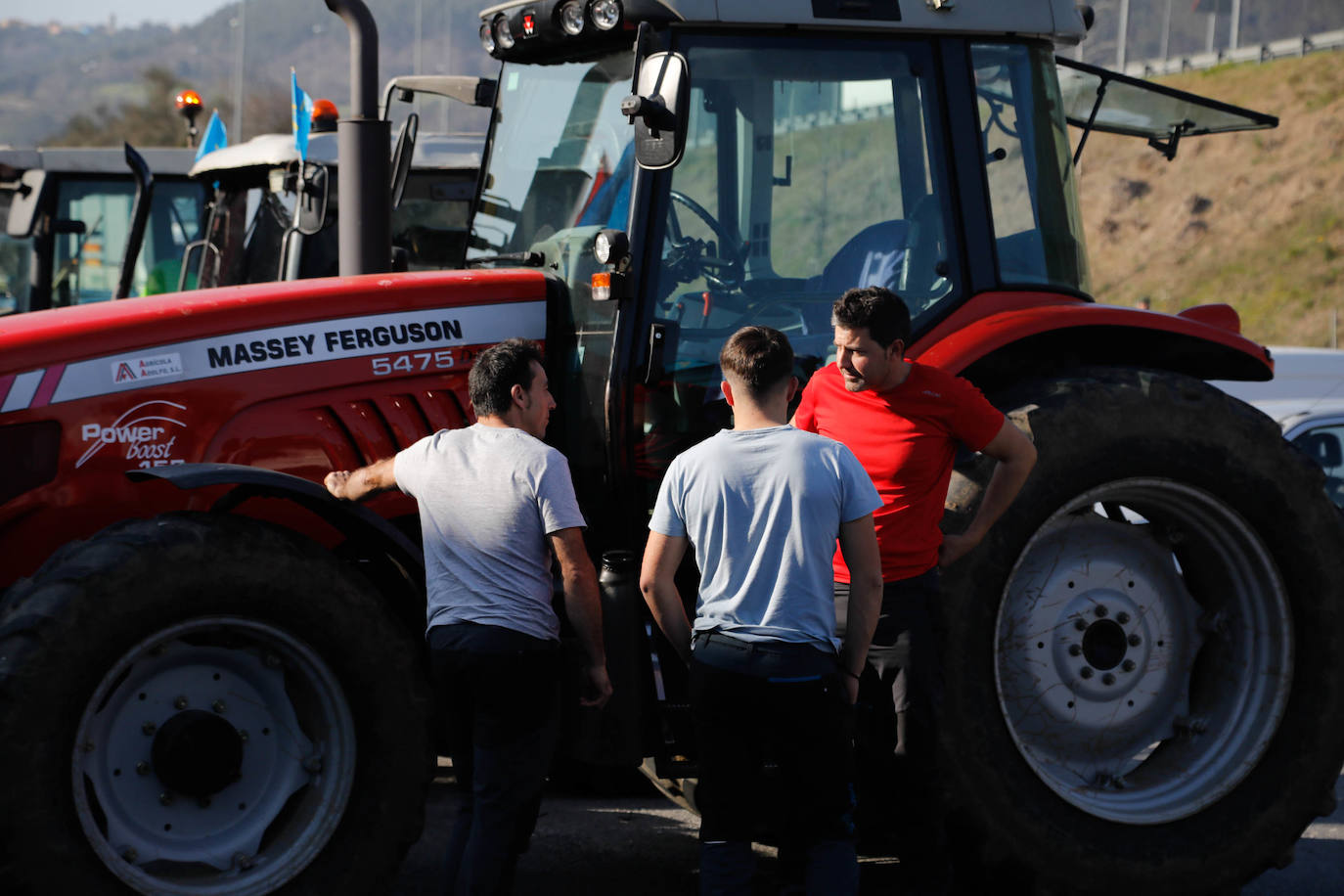 Movilización del campo asturiano: los tractores toman las carreteras