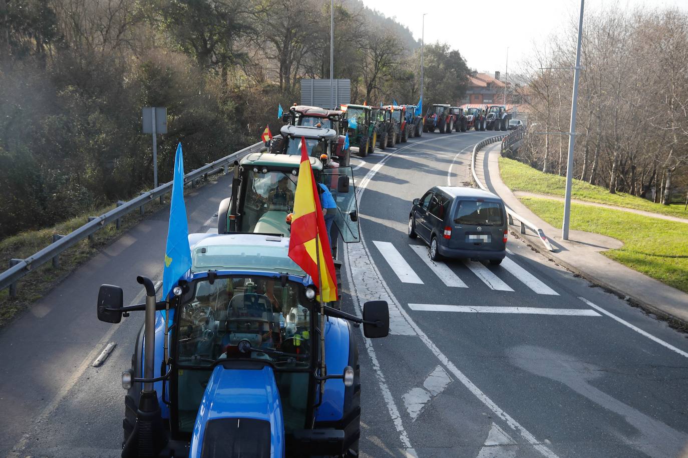 Movilización del campo asturiano: los tractores toman las carreteras