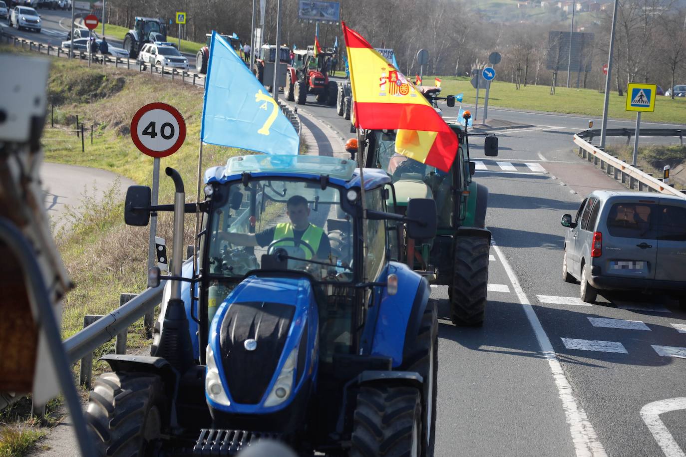 Movilización del campo asturiano: los tractores toman las carreteras