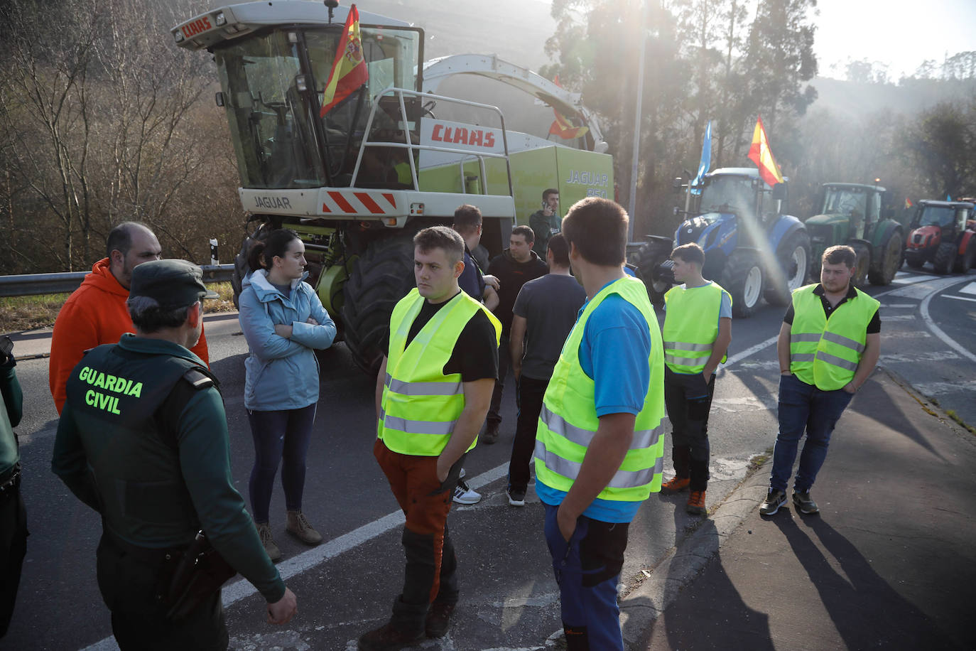 Movilización del campo asturiano: los tractores toman las carreteras