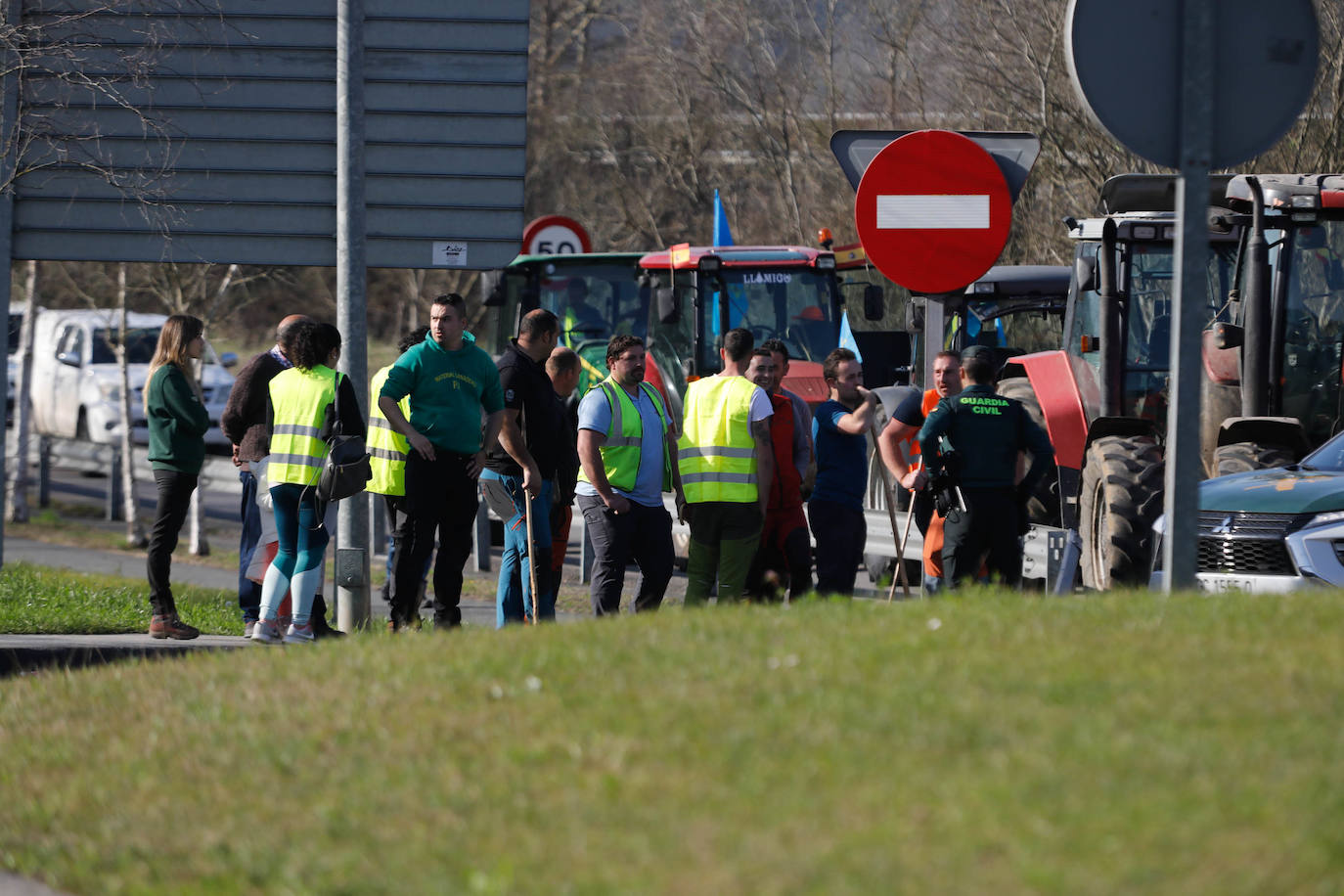 Movilización del campo asturiano: los tractores toman las carreteras