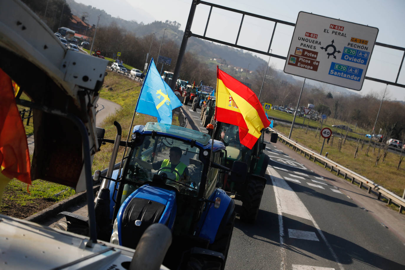 Movilización del campo asturiano: los tractores toman las carreteras